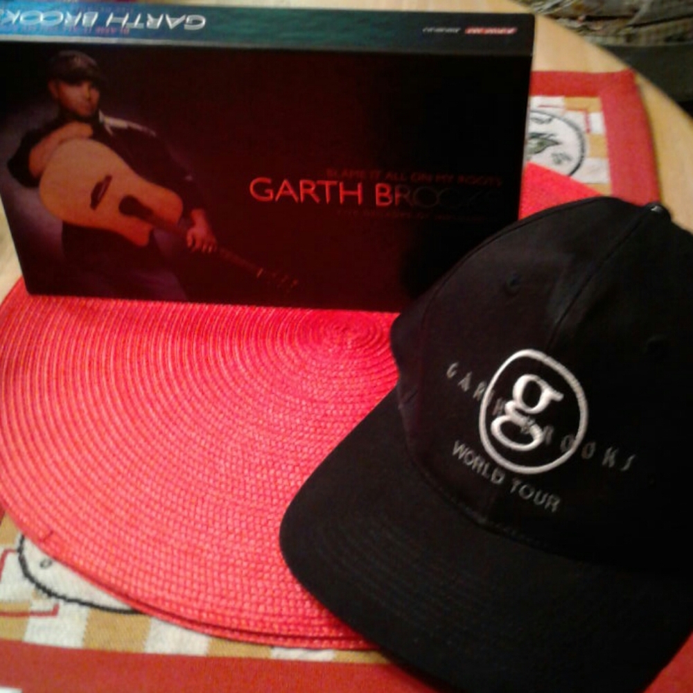 NWOT,Vintage 90's,Garth Brooks, Collector, 8 CDs Set &  World Tour Cap💥💥💥💥💥